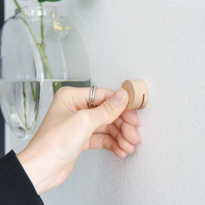 壁に穴を開けずに飾れる 木のピクチャークリップ 3個セット : アンジェ