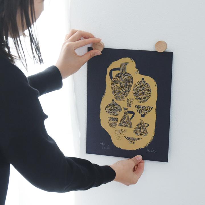 壁に穴を開けずに飾れる 木のピクチャークリップ 3個セット : アンジェ