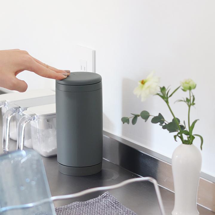 マーナ ピタッとくっつく片手で使える 縦型ウェットティッシュケース