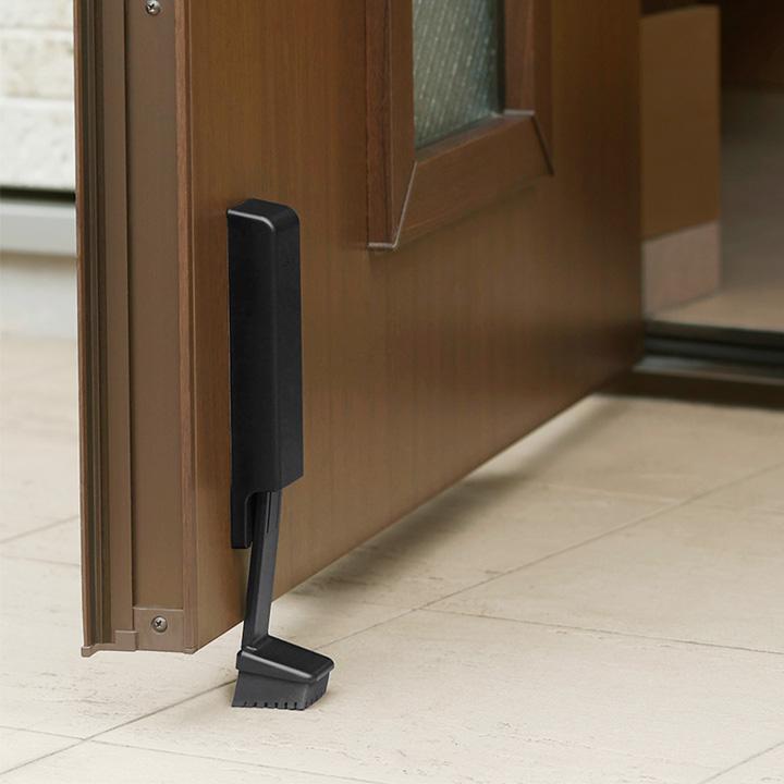 マーナ ドアを押すだけで解除できる ドアストッパー 玄関 ゴム