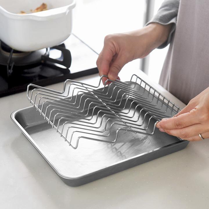 波型アミと合わせて使える ステンレス浅型 角バット 21枚取【揚げ物