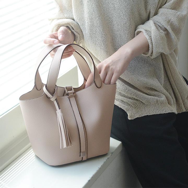 フェイクレザー ミニトート 気軽に持てて上品見え フェイクレザー 上品タッセルミニトート ミニバッグ 通勤／kauliina カウリーナ【11/28服追加】 |  | 17