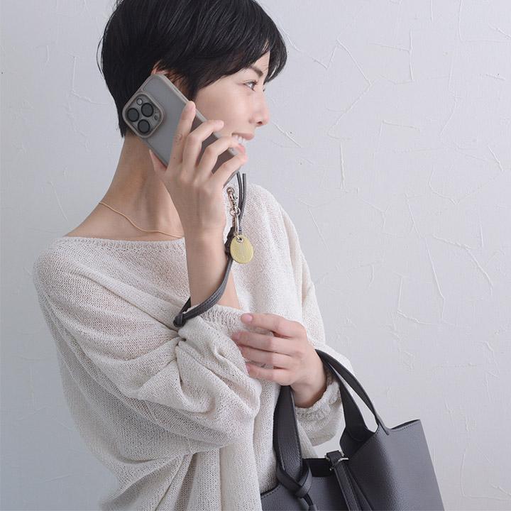 ラムレザー スマホポシェット／アグレアーブル Agreable ライトグレー Agreable（アグレアーブル） マルチリング付き スマホの落下防止に