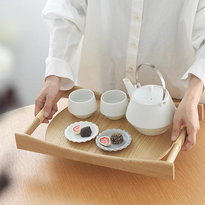 エレガントな陶磁器食器セット(木製のトレイ付き) エレガントな陶磁器