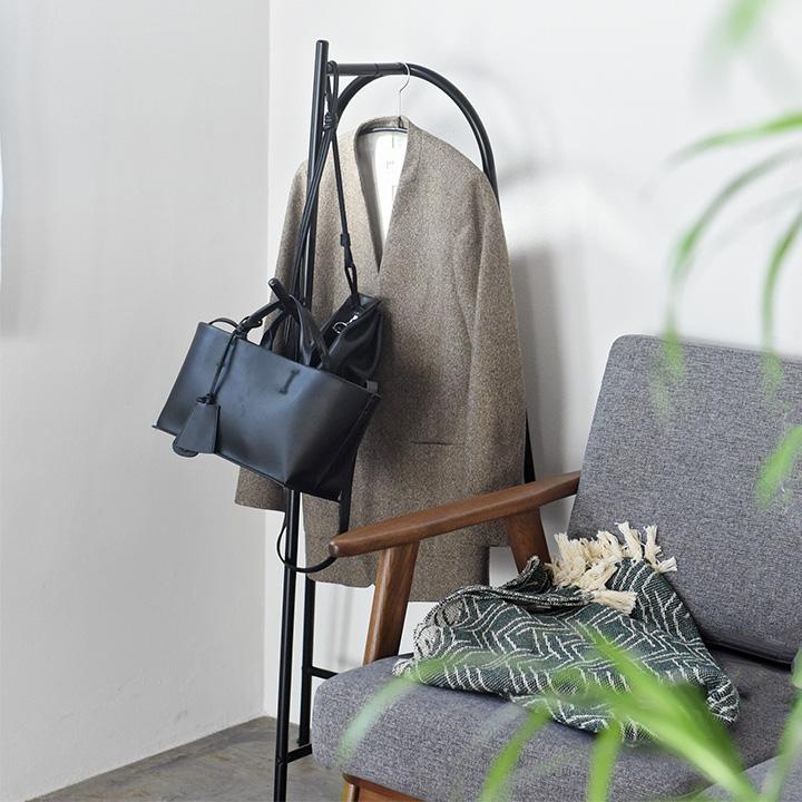 カルテル ブラック　黒　モダン　ハンガーラック コートラック　新品　未使用 Ordre コートハンガー コート掛け ハンガーラック スリム ポール 制服