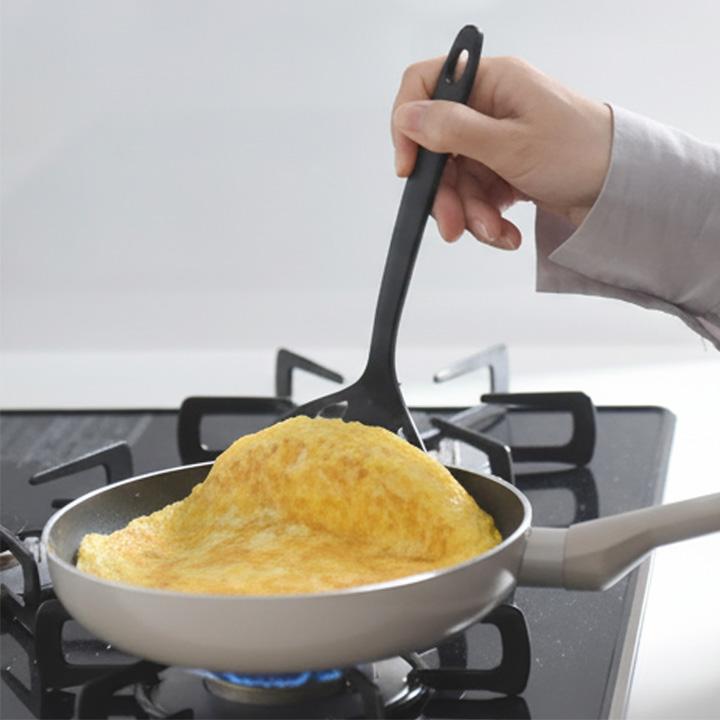 レイエ 溶く、巻く、切るを一本で パパッと卵焼きターナー／leye