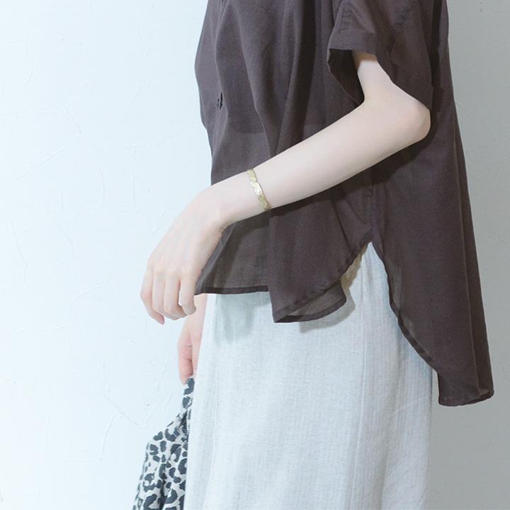 軽やかシアーで涼しい ネックギャザー シャツブラウス 撥水／kauliina