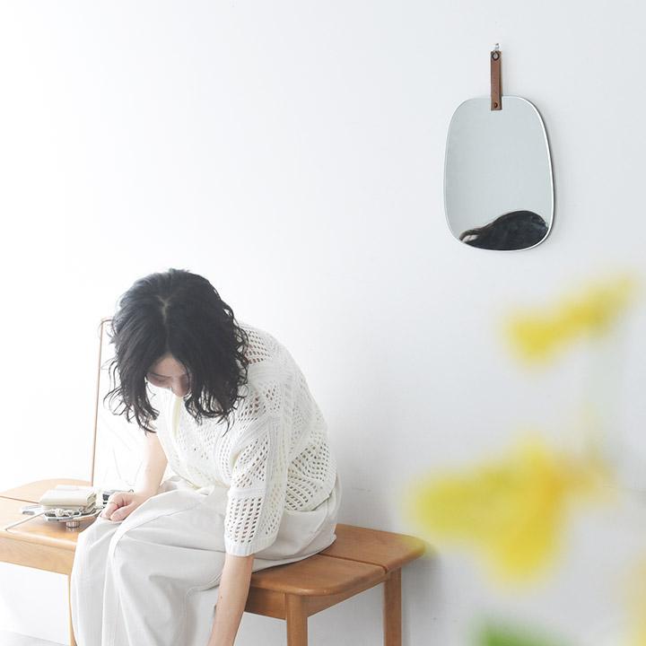 ミラー おしゃれ うねうね 鏡 壁掛け 北欧／かたちで楽しむ吊り下げ
