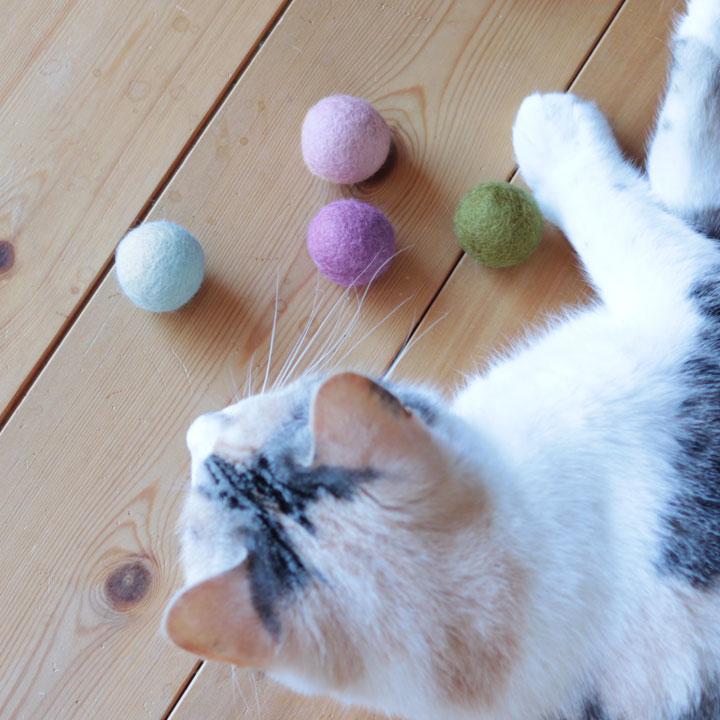 やさしく遊べる コロコロボール 8個入り ウール100% 日本製 猫 おもちゃ ボール 一人遊び ねこおもちゃ ねこ／necono ネコノ |  | 15