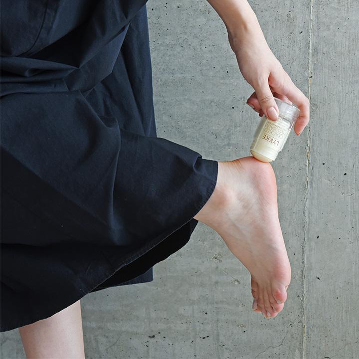 【予約商品】サッと塗れてしっかり潤う クラックドヒールバーム かかと保湿バーム ミニサイズ 30g／LYKKE リュッケ |  | 06