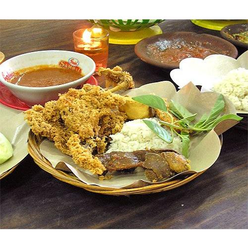 ローカルな食器 LIDIの編みこみ皿と花柄のランチョンペーパー（10枚付