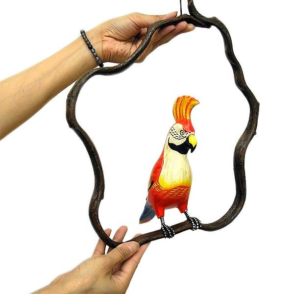 南国のカラフルバード吊り下げ 木の枠 鳥体長約25 26ｃｍ アジアン雑貨 バリ雑貨 おしゃれな 小鳥の アジアン インテリア Wbdb アジアン雑貨アンカサ 通販 Yahoo ショッピング