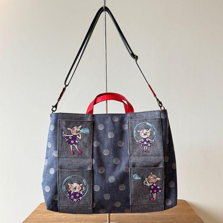 アルベロベロ(Alberobello)オレボレブラぶたさん刺繍入り バッグ 