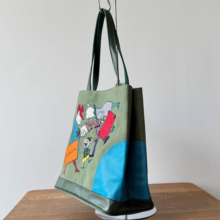 アルベロベロ(Alberobello)オレボレブラぶたさん刺繍入り バッグ【2025