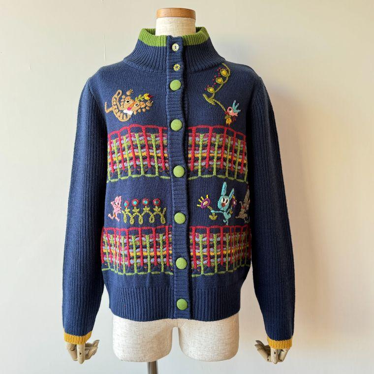 【40％OFF SALE】アルベロベロ(Alberobello)オレボレブラ刺繍入り ニットカーディガン（コン）【2025 WINTER COLLECTION】送料無料