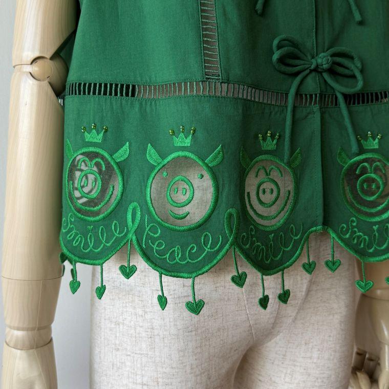 アルベロベロ(Alberobello)オレボレブラぶたさんフェイス刺繍 ウォッシュドコットン ベスト（グリーン）【2026 SUMMER COLLECTION】送料無料の画像