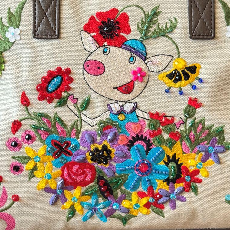アルベロベロ(Alberobello)オレボレブラぶたさん&フラワー刺繍入り 2WAYバッグ【2026 SUMMER COLLECTION】送料無料の画像