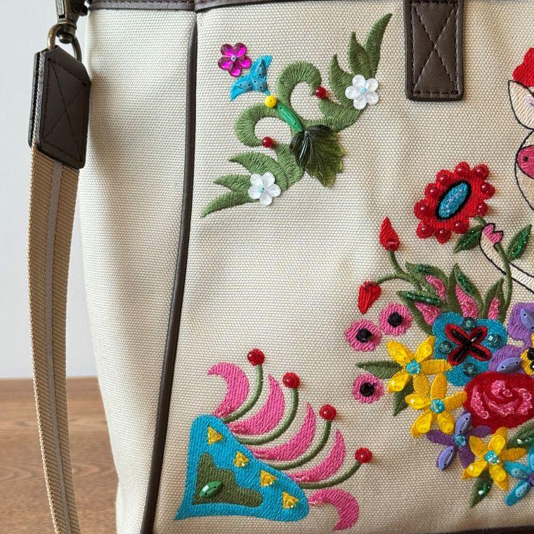 アルベロベロ(Alberobello)オレボレブラぶたさん&フラワー刺繍入り 2WAYバッグ【2026 SUMMER COLLECTION】送料無料の画像
