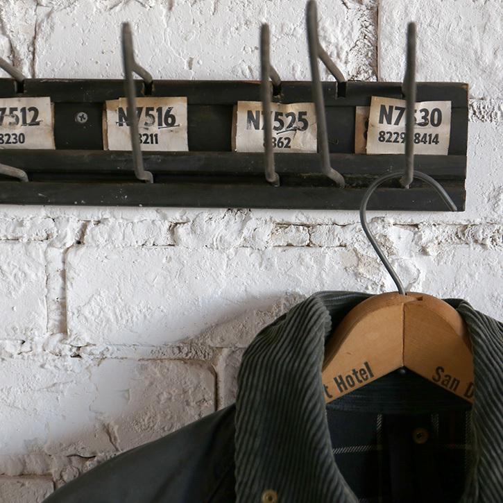 ウォールラック  壁掛け フックラック ハンガーラック ラック インダストリアル ブラック アンティーク ヴィンテージ シャビー インテリア | 