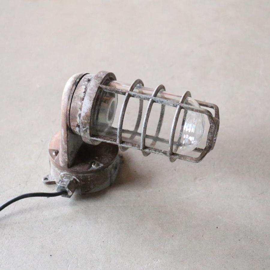 VINTAGE WALL MARINE LAMP