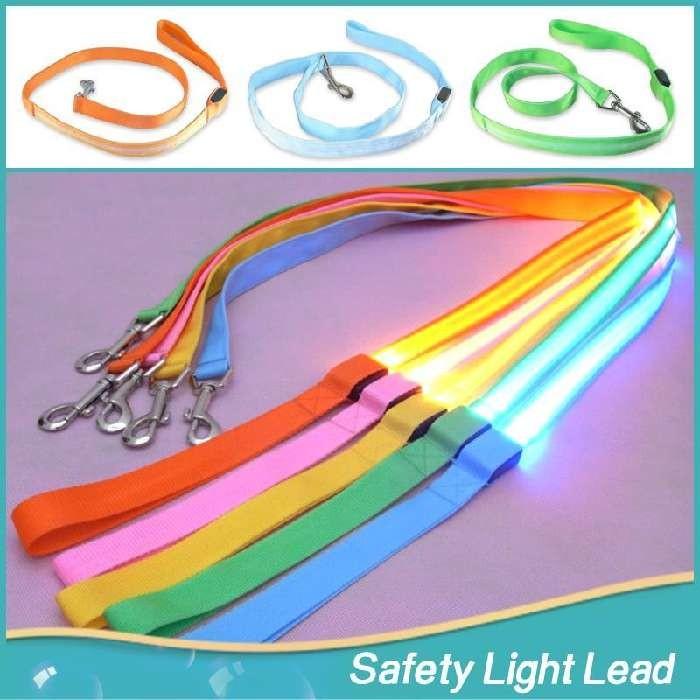 リード 犬 犬用リード散歩 安心 安全 夜の散歩 小型犬 中型犬 大型犬 送料無料 暗いところで光る 電池交換