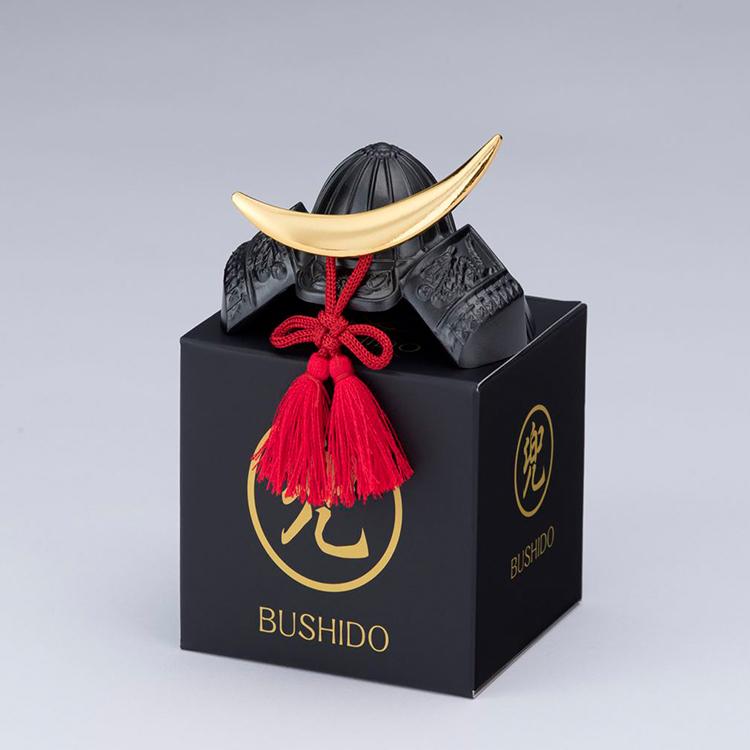 人気のファッションブランド！ 兜 ミニ 戦国武将兜 伊達政宗 手のひらサイズ 兜飾り BUSHIDO 金属工芸