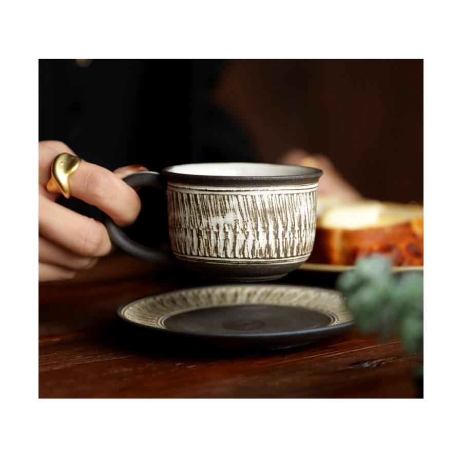 陶器　清水焼 京焼・清水焼 雙楽窯 赤地銀彩花蝶紋コーヒー碗皿 – SEIKADO