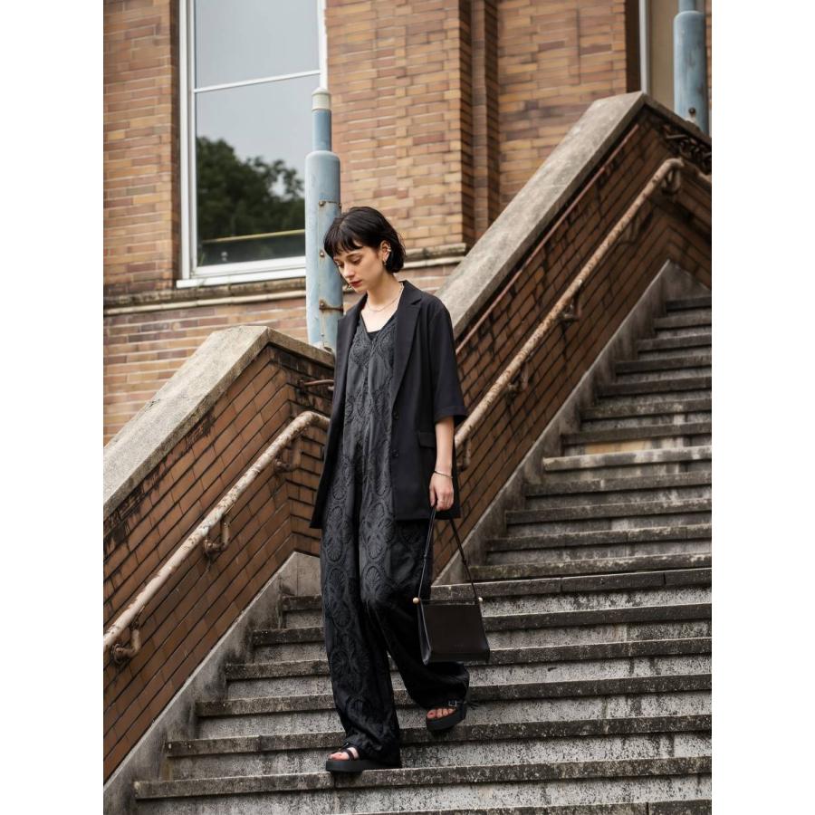 黒のVネックワイドレッグオールインワン antiqua（アンティカ） オールインワン レディース Vネック レース