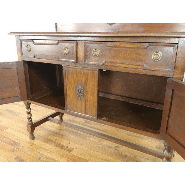 アンティーク サイドボード ツイストレッグ 扉部分の装飾も素敵 収納