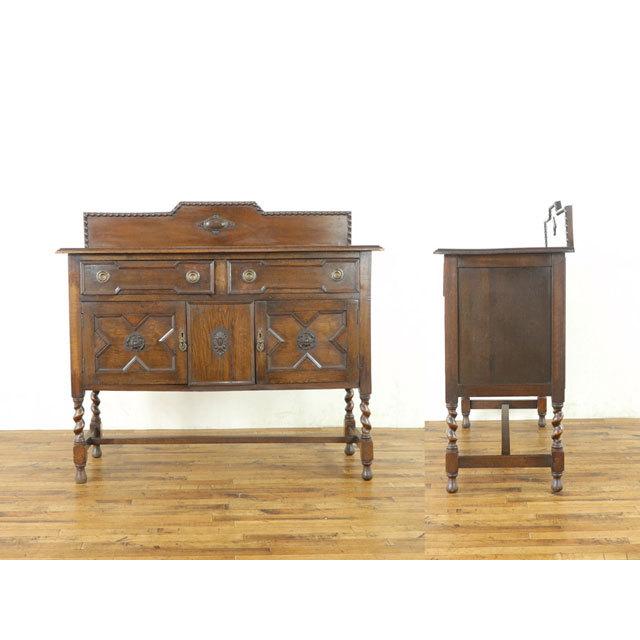 アンティーク サイドボード ツイストレッグ 扉部分の装飾も素敵 収納