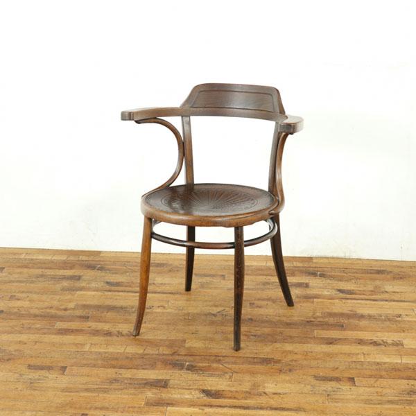 ベントウッドチェア 曲げ木椅子 珍しいアームチェアタイプ レトロで