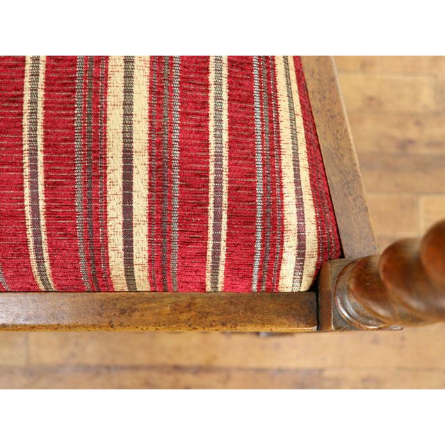 アンティーク調　椅子　肘掛け 英国アンティーク 肘掛け椅子 アームチェア ツイストに王冠も魅力