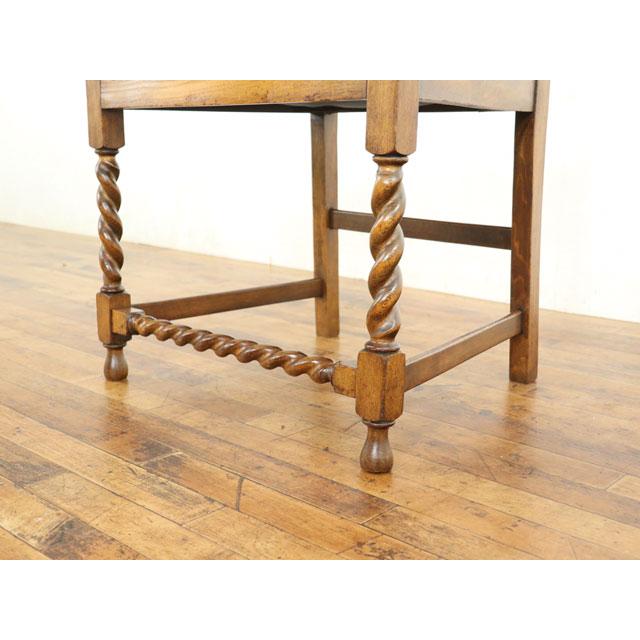 英国アンティーク 肘掛け椅子 アームチェア ツイストに王冠も魅力