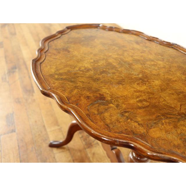 ワインテーブル 個性的なデザイン 杢目を活かした天板デザインも魅力