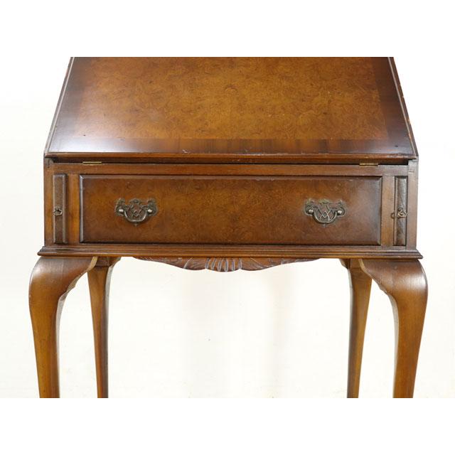 ライティングビューロー 小ぶりなサイズ すっきり上品な印象 杢目を