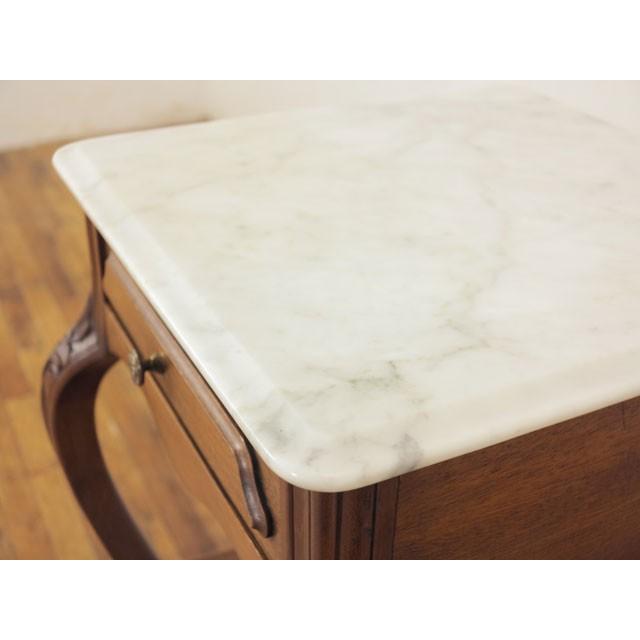 マーブルトップナイトテーブル 個性的なデザイン 大理石天板 サイドキャビネット ベッドサイド ヤフー店のマーブルトップナイトテーブル 個性的な