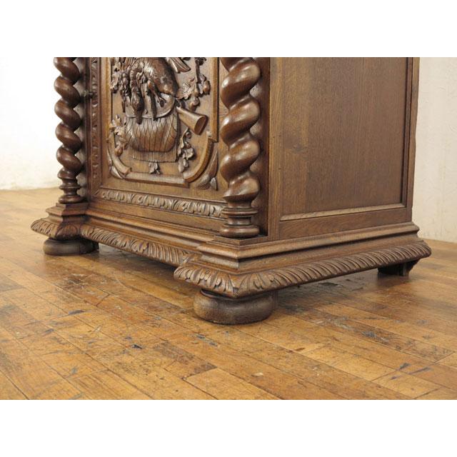 アンティーク キャビネット ハンティングスタイル 素晴らしい彫刻 収納