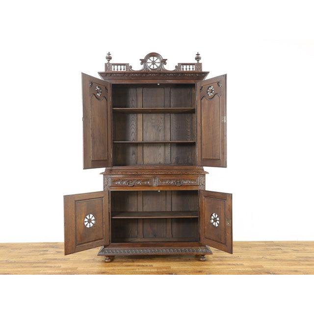 アンティーク キャビネット 絵画のような美しい彫刻 収納棚