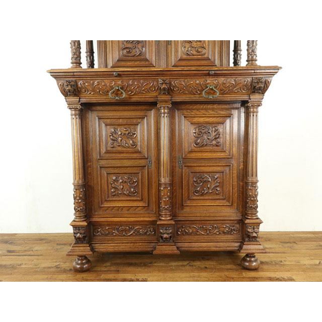 素晴らしい彫刻 アンティーク キャビネット 高級感ある美しいデザイン