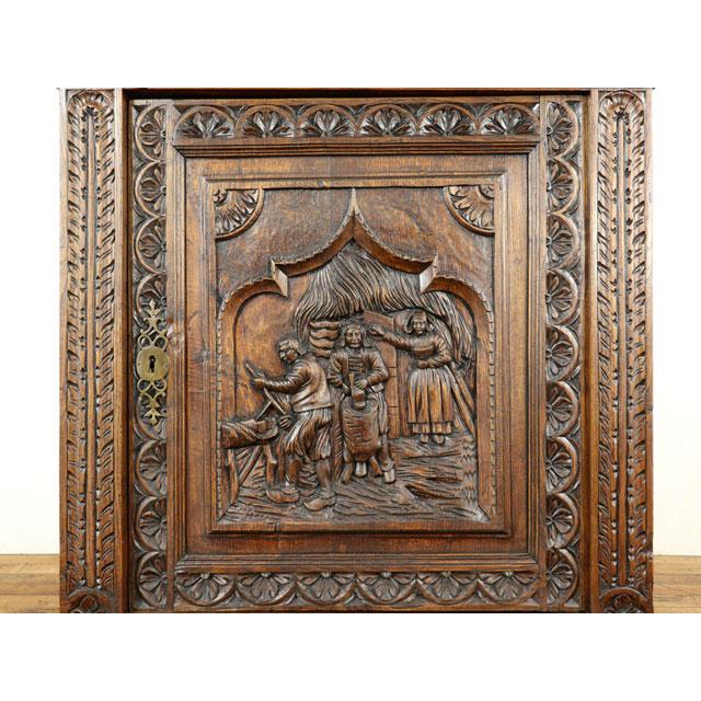 フランスアンティークブルターニュ木製彫刻装飾収納キャビネット アンティーク キャビネット 絵画のような美しい彫刻 ブルターニュ 収納