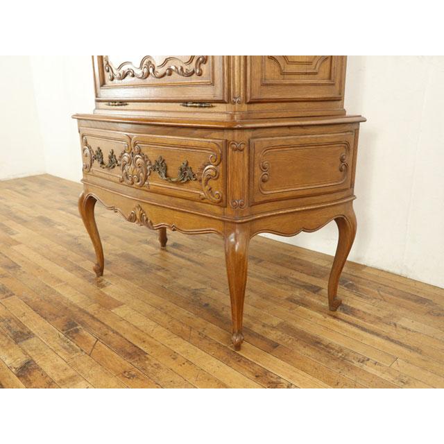 華やかな彫刻 フランス キャビネット 猫脚 扉と引出しで構成 ガラスの