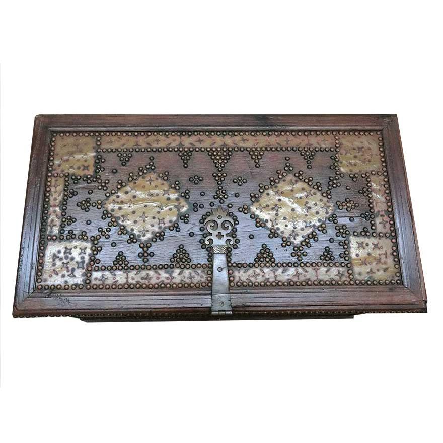 アフリカンアンティーク見開いた目で大きく口を開けとてつもない雰囲気の芸術的な彫刻 アンティーク アフリカ美術 木製鋲 コファー 箱 王侯酋長調度品