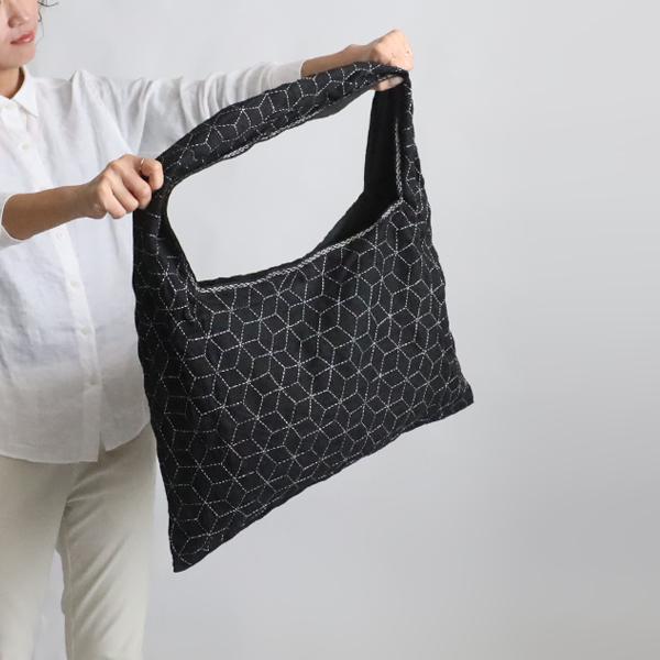 新作　リネン生地に木綿白糸を 刺し子刺繍　麻の葉模様　ひし形　斜め袈裟掛け鞄トートバッグ　Ａ4可　P99DAの画像