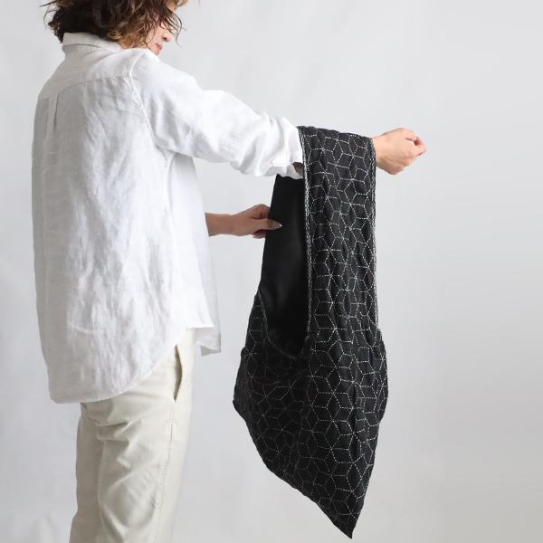 新作　リネン生地に木綿白糸を 刺し子刺繍　麻の葉模様　ひし形　斜め袈裟掛け鞄トートバッグ　Ａ4可　P99DAの画像
