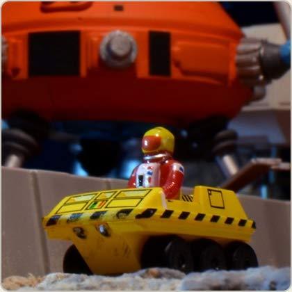 【2026年1月8日以降の発送予定】 スペース1999-セット8衝突コース-ダイカストイーグルトランスポーター 【ZYX2672405648】(93294円)