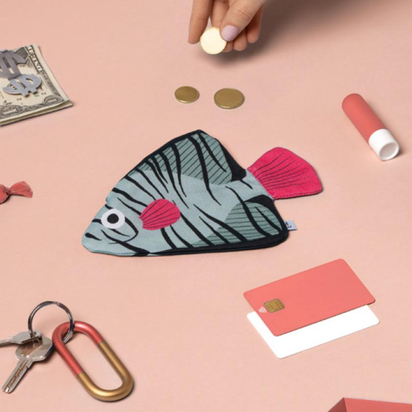 販売終了■おさかなポーチ 深海魚 DON FISHER ドンフィッシャー Aqua BATFISH お魚ポーチ 輸入雑貨 ピンク 送料200円 1万円以上送料無料 |  | 01