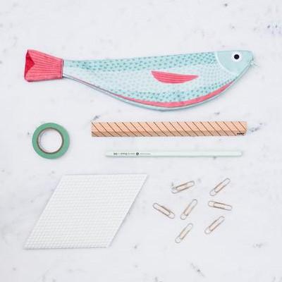 販売終了■おさかなポーチ 青魚 DON FISHER ドンフィッシャー VERDIN 地中海のさかな 輸入雑貨 ブルー ピンク 送料200円 1万円以上送料無料 |  | 01