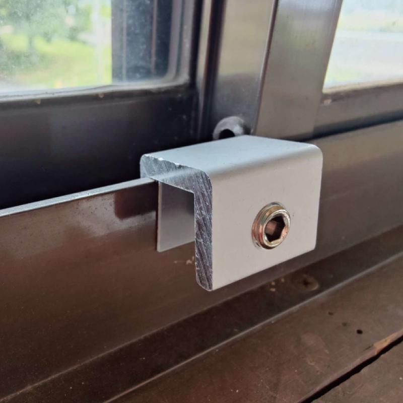 窓ロック サッシロック 防犯グッズ 窓の鍵 防犯対策 まもるくん 2個 |  | 03