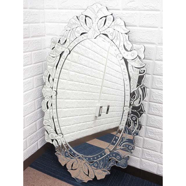 【未使用品】 ウォールミラー 楕円型 シルバー 輸入雑貨 大型 オーバル 銀色 絵付け 壁掛け鏡 姿見 一面鏡 レリーフ デコラティブ インテリア | 