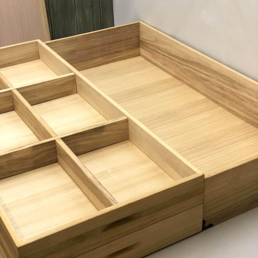 【中古】 総桐衣装ケース 蓋付き 3段 仕切り板付 隅金具付き 桐衣装箱 着物収納 衣類収納 押し入れ収納 収納ボックス 収納家具 桐箱 |  | 03